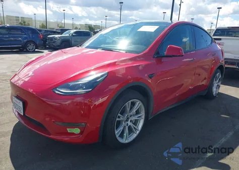 2023 Tesla Model Y Awd/Long Range Dual Motor All-Wheel Drive z USA, uszkodzony, nr VIN 7SAYGDEE8PF596824